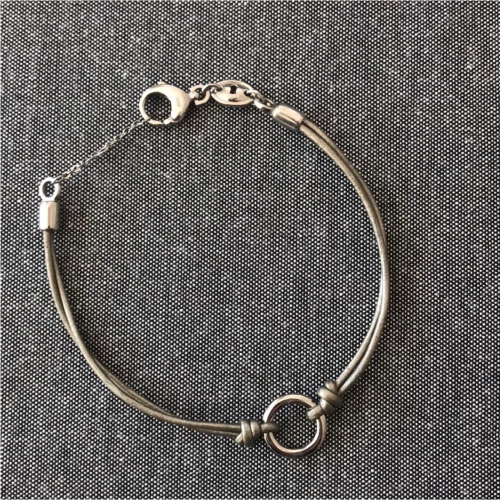 🌷Fossil leather silver tone bracelet